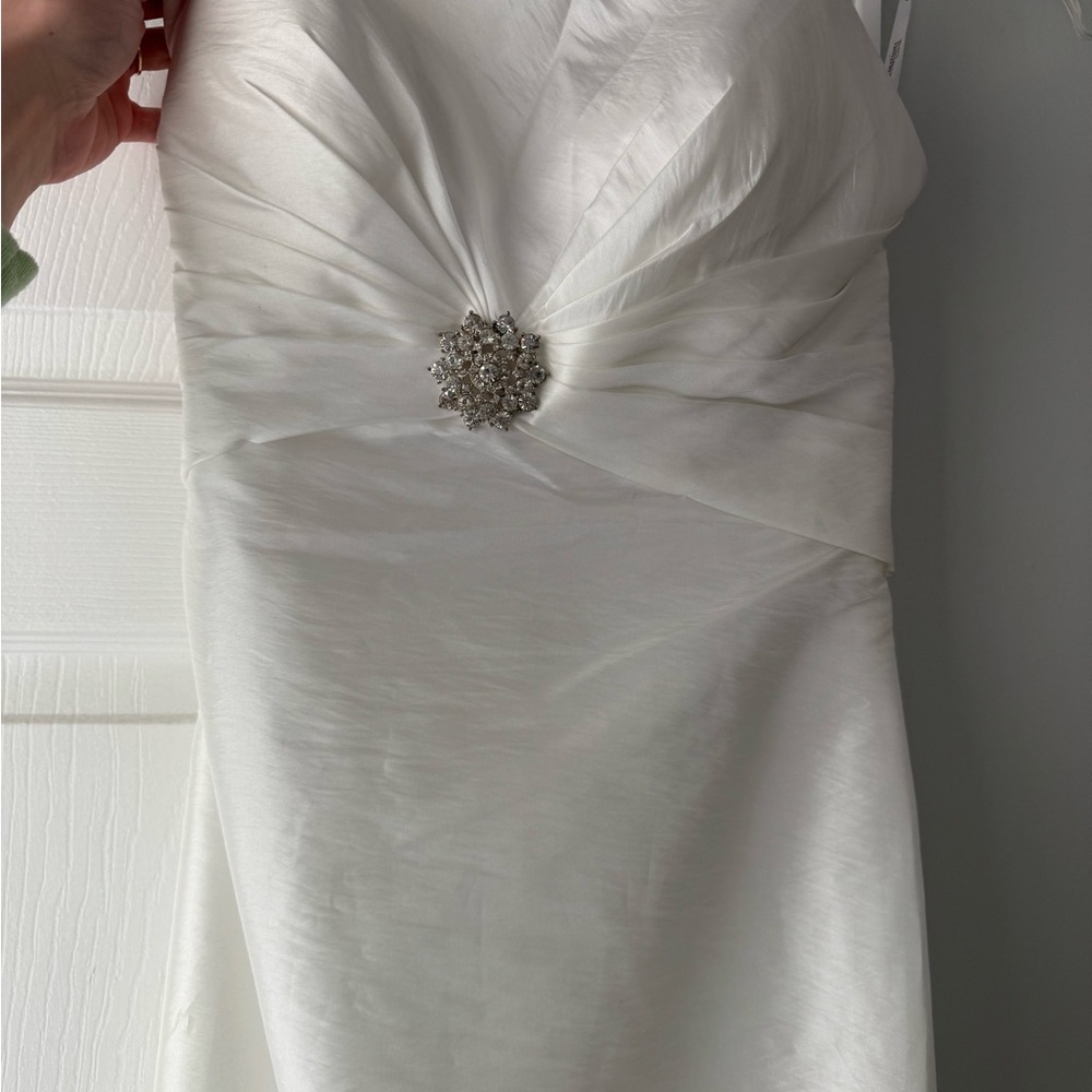 Elegant White Wedding Dress